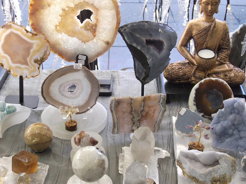 brown, yellow and grey crystal slices